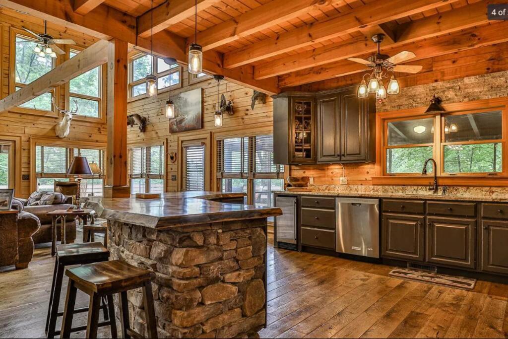 Blue Ridge Bliss- Spacious Cabin, Pets, Hot Tub! Bagian luar foto
