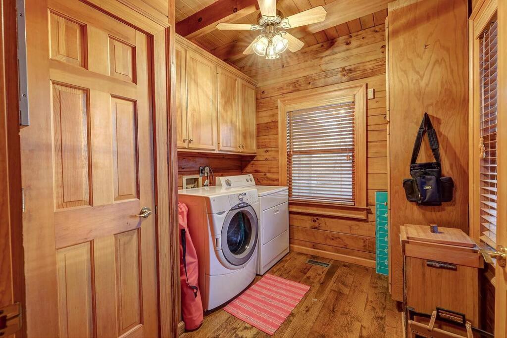 Blue Ridge Bliss- Spacious Cabin, Pets, Hot Tub! Bagian luar foto