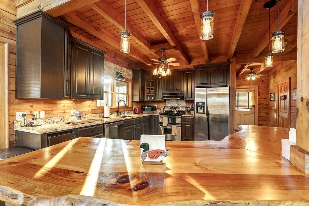 Blue Ridge Bliss- Spacious Cabin, Pets, Hot Tub! Bagian luar foto