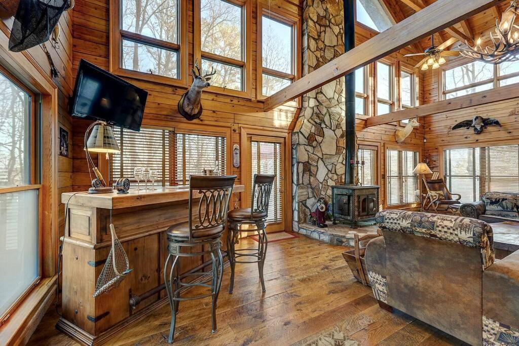 Blue Ridge Bliss- Spacious Cabin, Pets, Hot Tub! Bagian luar foto